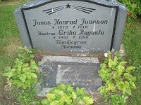 Jonas Konrad Jonsson * 1870 ┼ 1918, Hustrun Erika Augusta * 1881 ┼ 1956, Familjegrav, Nordanås