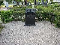  Gravsatta här är Märta Johanna Salomonsson 1871-1949 och hennes dotter Märta Linnéa 1907-1934. Brodern Salomon Salomonsson 1873-1960 och hans hustru Sara Amanda (f Nordström) 1879-1924.