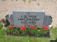 Jonas Walfrid Uhlin 1884-1945. Dottern Anny Lindström (f Uhlin) 1907-2004 (min farmor), henns son Bengt 1950-1957, alla från Orrvik.