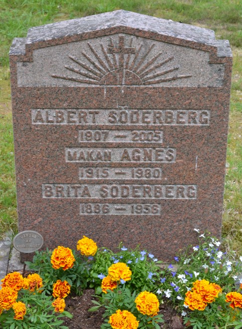 gravstenar_dorotea_dor_albert_soumlderberg.jpg