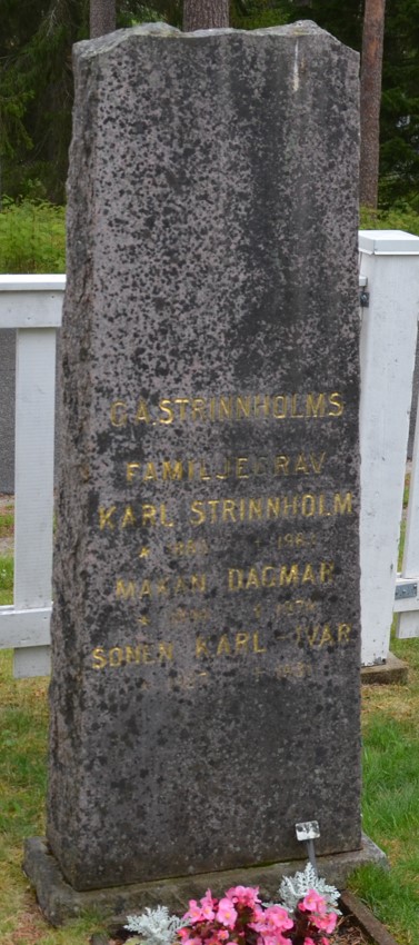 gravstenar_fredrika_fre_g_a_strinnholm_familjegrav.jpg