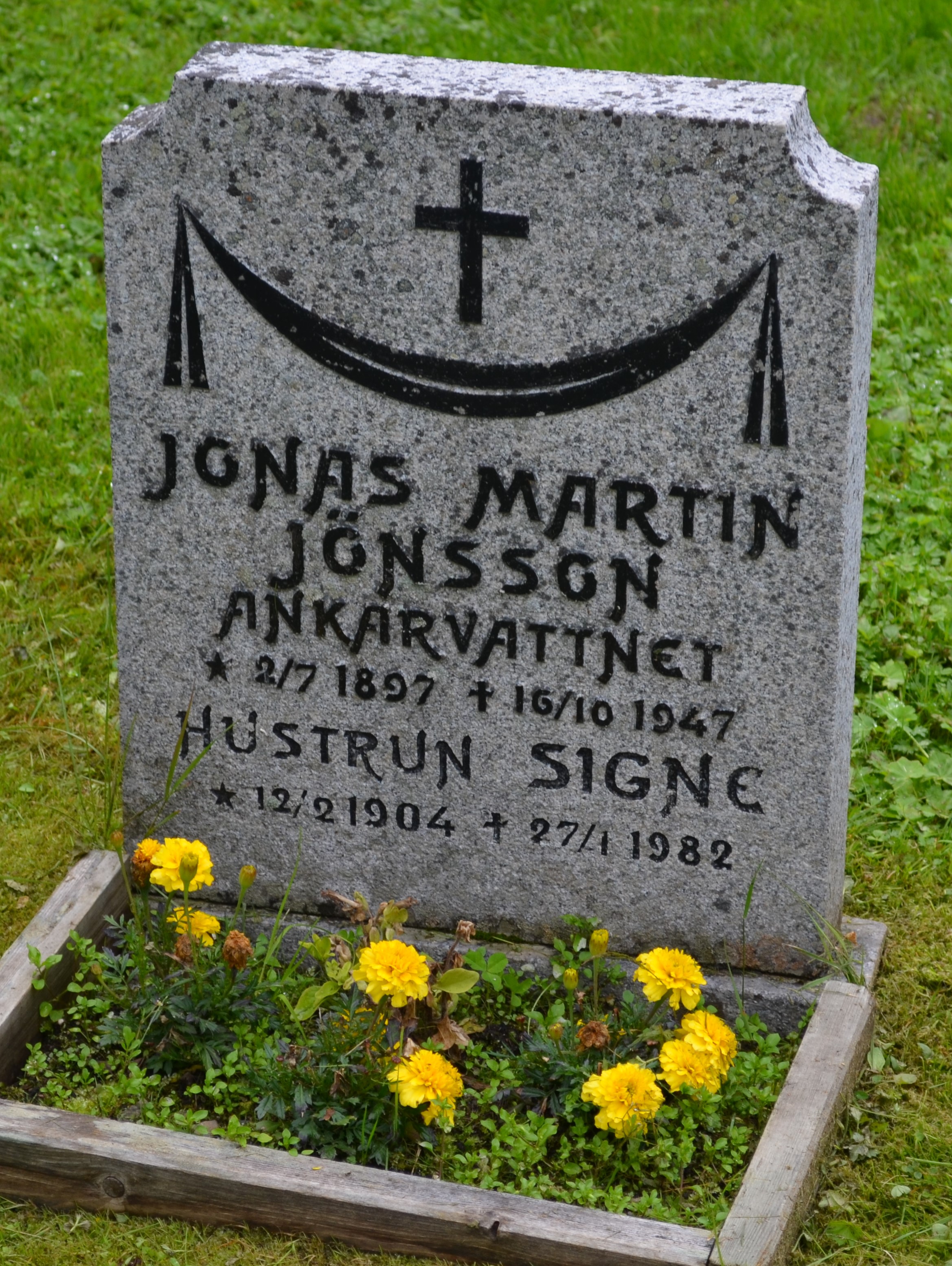 gravstenar_frostviken_ankarede_fro_j_m_joumlnsson.jpg