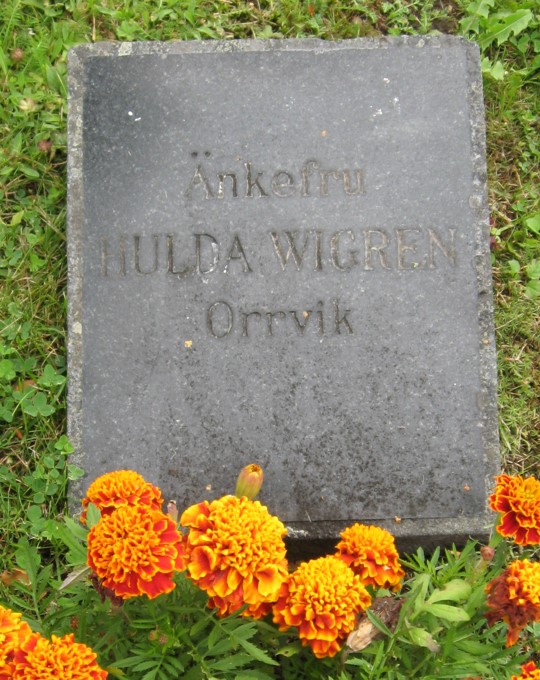 gravstenar_naumltra_nat_hulda_wigren.jpg