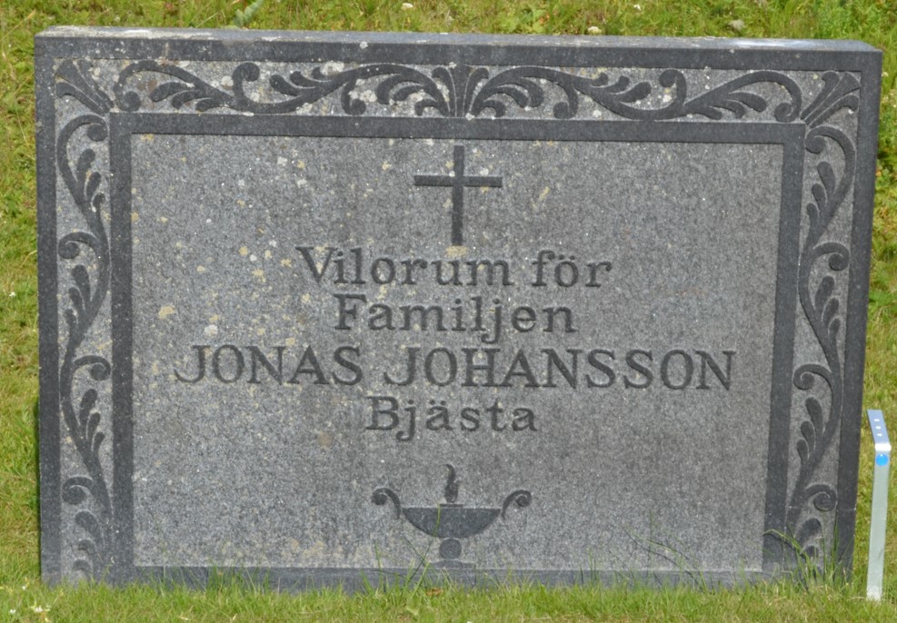 gravstenar_naumltra_nat_jonas_johansson.jpg