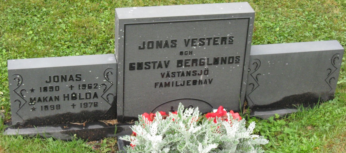 gravstenar_naumltra_nat_jonas_vester_och_gustav_berglunds_familjegrav.jpg