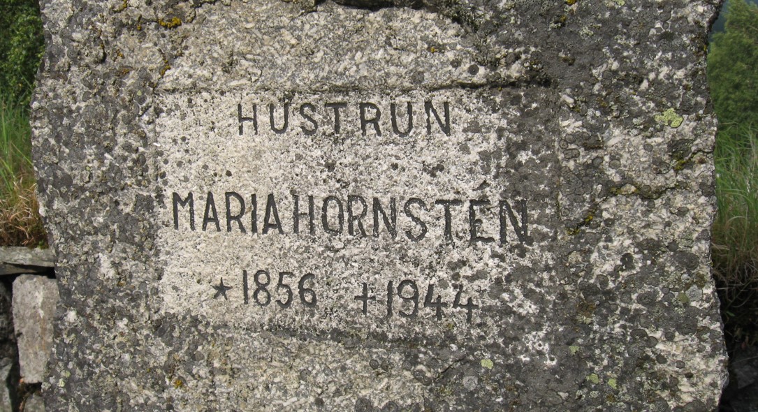 gravstenar_naumltra_nat_maria_houmlrnsten.jpg