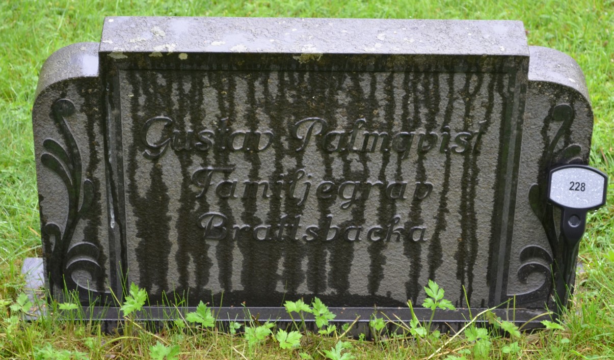 gravstenar_nordmaling_nyaringker_nyaring_gustav_palmkvist_familjegrav.jpg