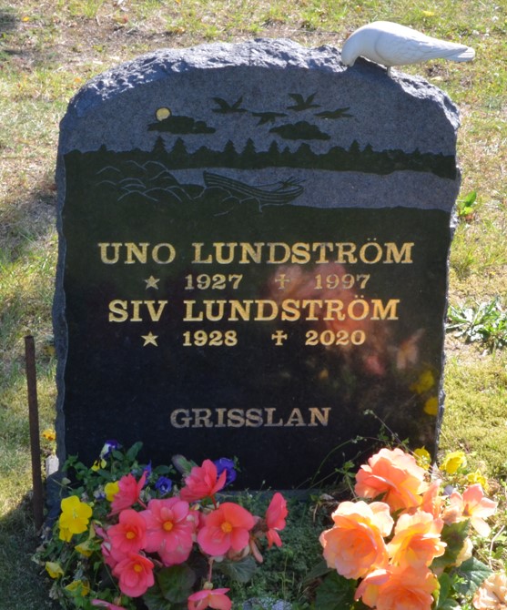 gravstenar_sjaumllevad_sja_uno_lundstroumlm.jpg